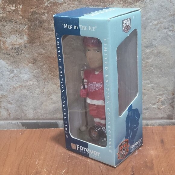 Sergei Fedorov NHL Bobblehead Doll Men of the Ice Collection 2001 Detroit Red Wi - Picture 6 of 10